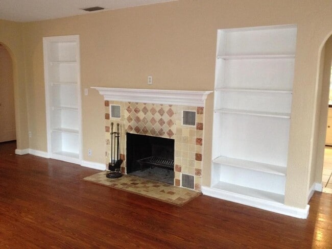 Building Photo - 1709 N Osceola Ave