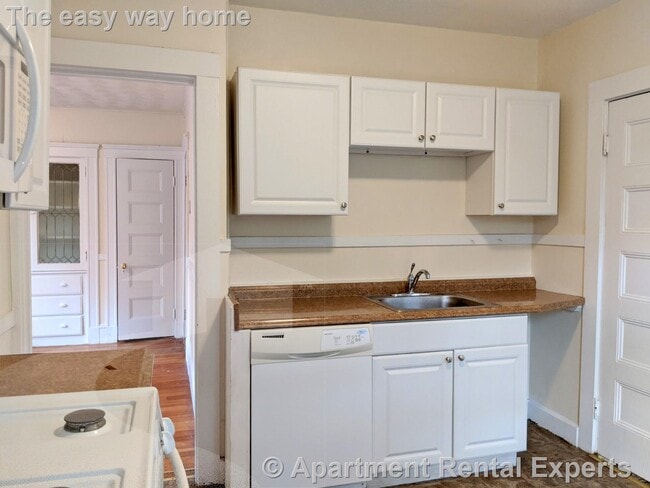 Foto del edificio - 18 Sanborn Ave