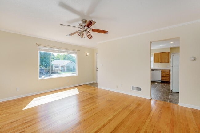 Building Photo - Wonderful Cottage Home in SE Pdx Near Mall 205