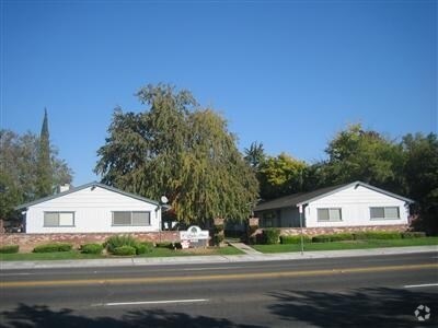 Building Photo - 708 W Bullard Ave