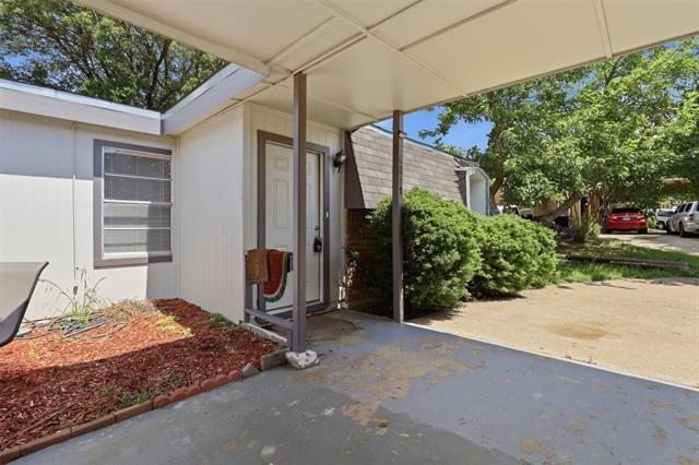 Building Photo - 6811 Trail Lake Dr