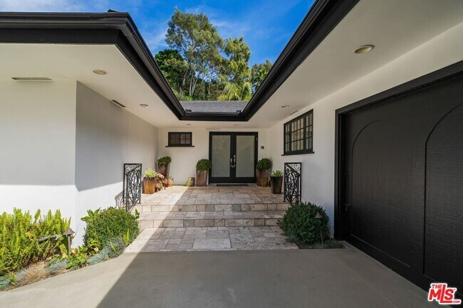 Foto del edificio - 9023 Alto Cedro Dr