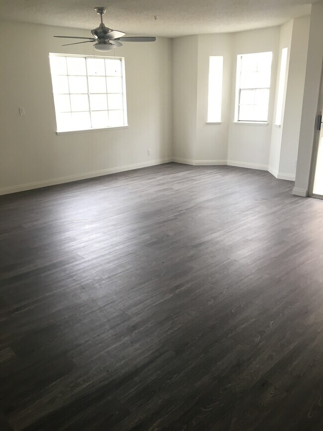 Building Photo - 3 Bedroom 2.5 Bath Condo in Monterey Park ...