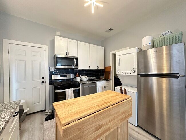 Foto del edificio - 1361 W Walton St