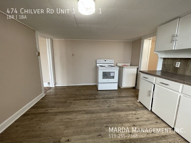 Building Photo - SPACIOUS & CLASSIC 1 BED/1BATH LOWER UNIT ...