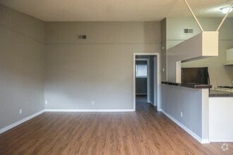 Building Photo - 616 W 51st St