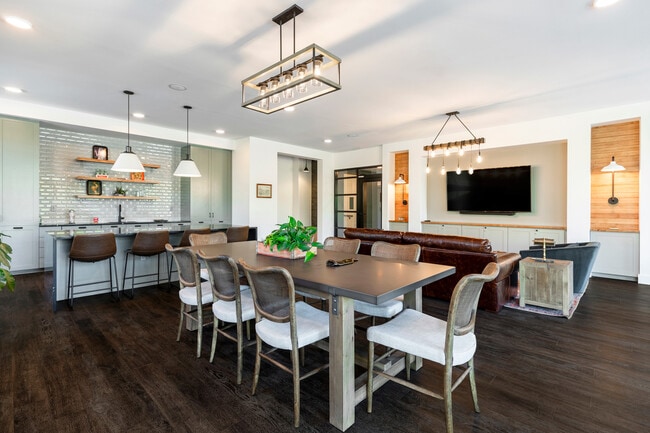 Building Photo - Bottling Plant