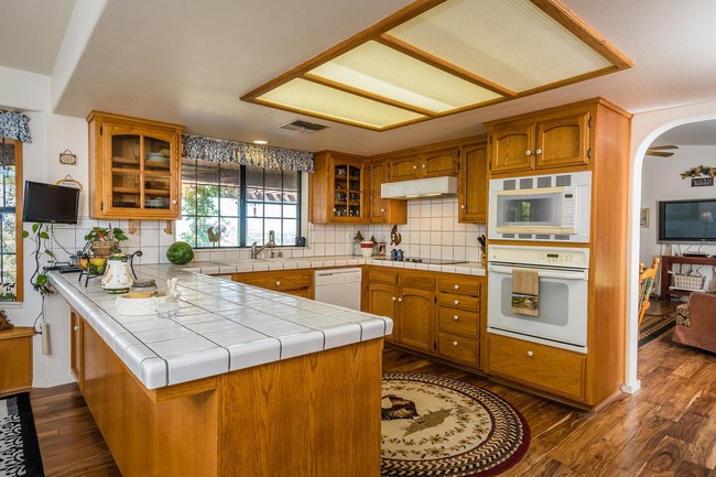 Building Photo - 6060 Vista del Paso