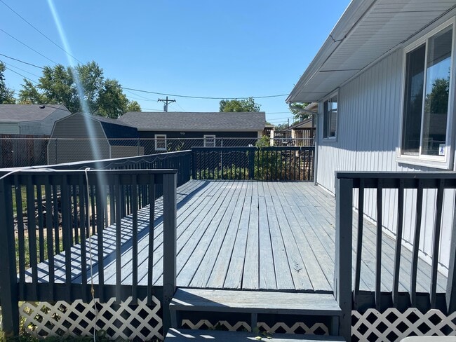 Building Photo - 408 29th Ave W