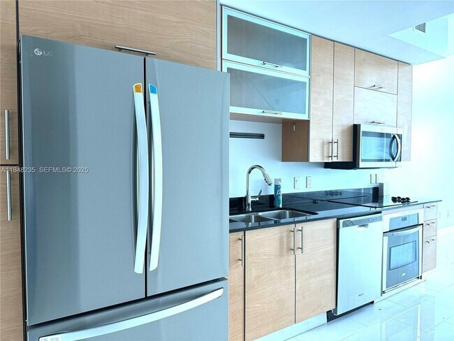 Foto del edificio - 60 SW 13th St