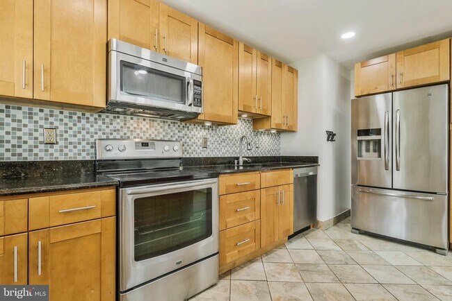 Foto del edificio - 6214 Crestwood Dr