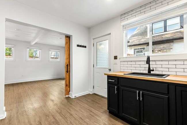 Building Photo - 6541 SE 89th Ave