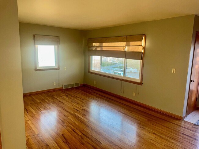 Foto del edificio - Bright and Spacious 3-Bedroom Home with Flexible Living Space