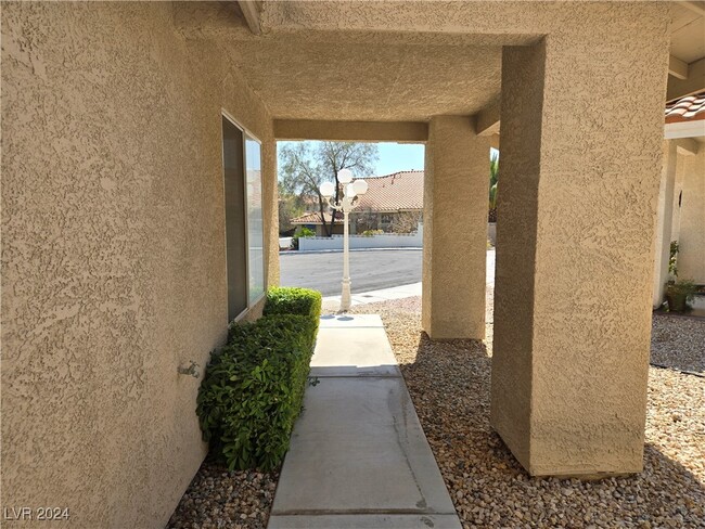 Building Photo - 1817 Summit Pointe Dr