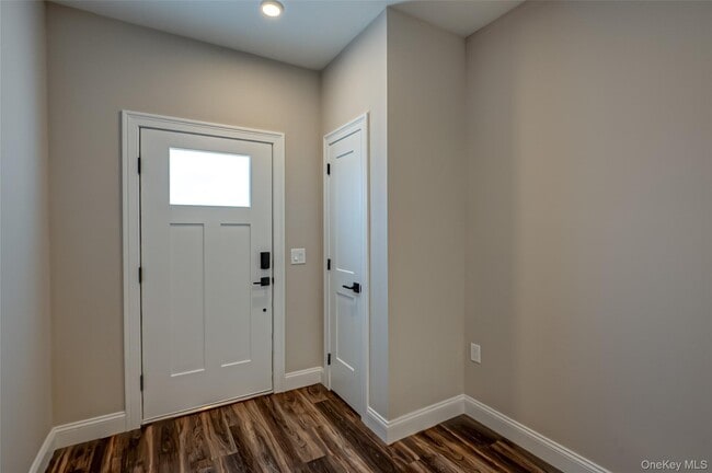 Building Photo - 1 Conklin St