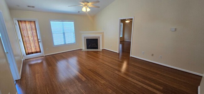 Foto del edificio - One level living at it's best!