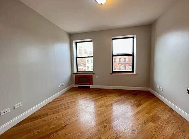 Foto del edificio - 2244 First Avenue