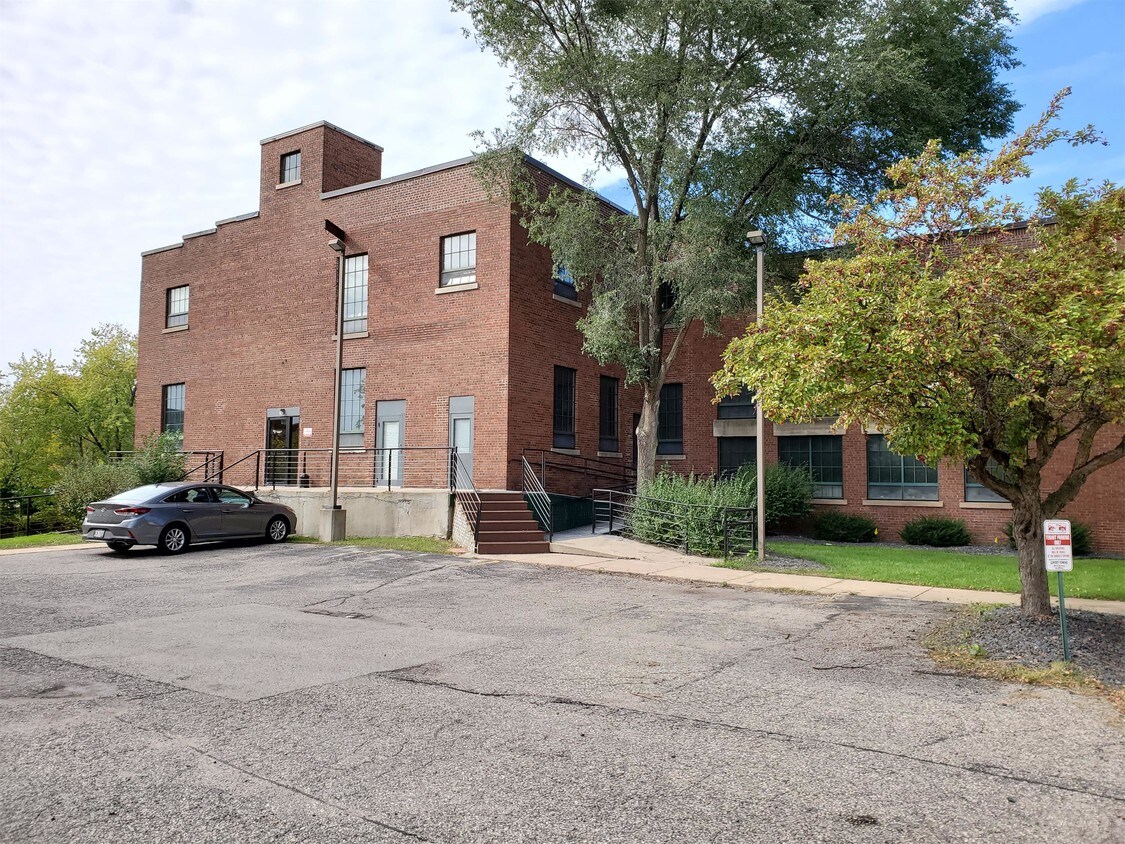 143 Water St Unit 105, Berlin, WI 54923 Apartment for Rent in Berlin