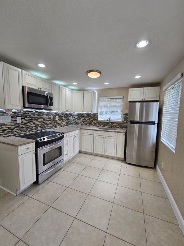 Foto del edificio - 2660 NE 18th St
