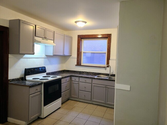 Building Photo - Bircher 4432-4434 4 family