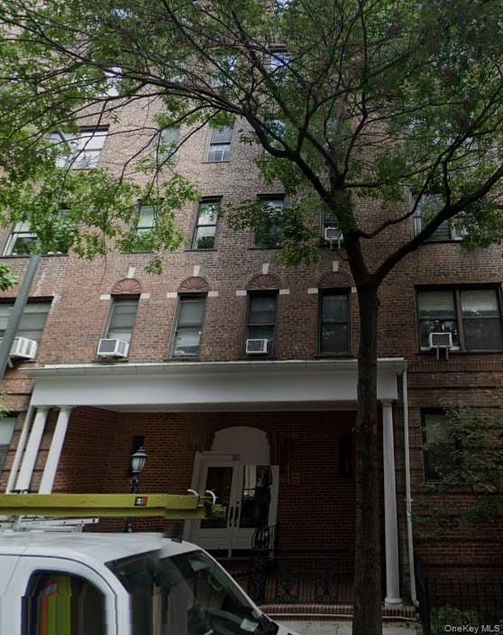 Primary Photo - 35-35-35-75 75th St