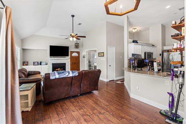 Foto del edificio - 2219 Greenview Dr