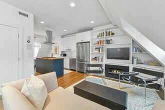 Building Photo - 11 Waltham St