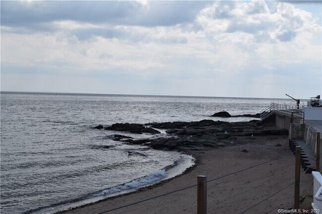 Foto del edificio - 184 Cosey Beach Ave