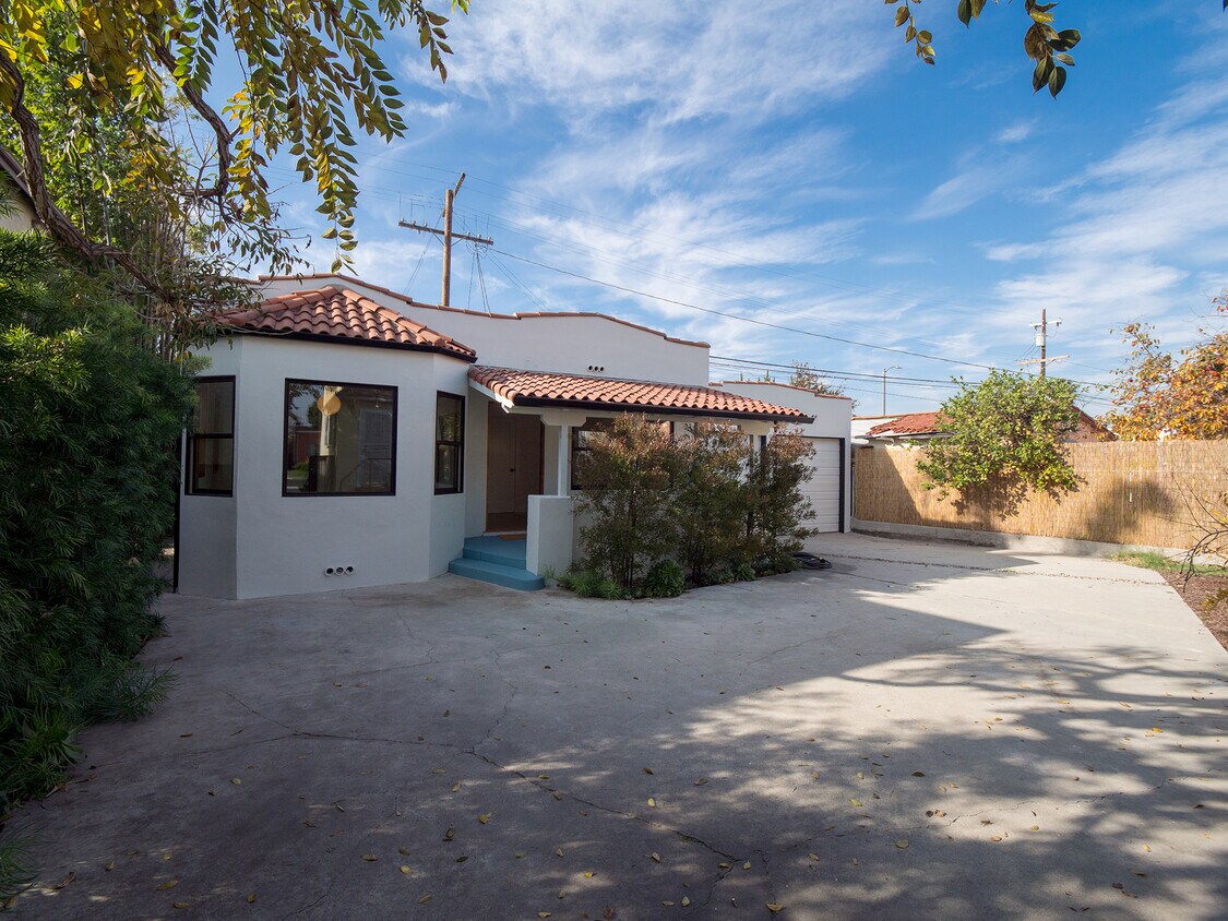 Primary Photo - 2907 1/2 12th Ave