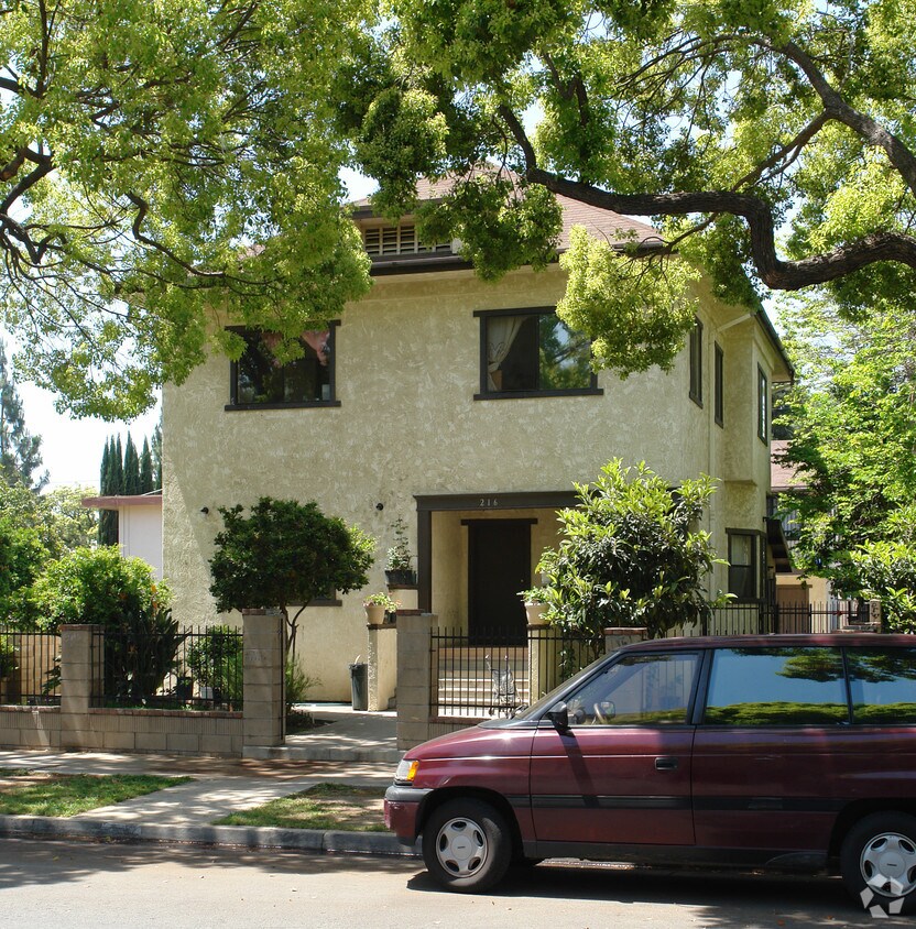 Building Photo - 216 S Orange Ave
