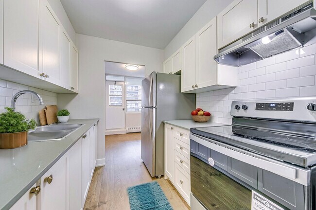 Photo du bâtiment - Surrey Lane Apartments