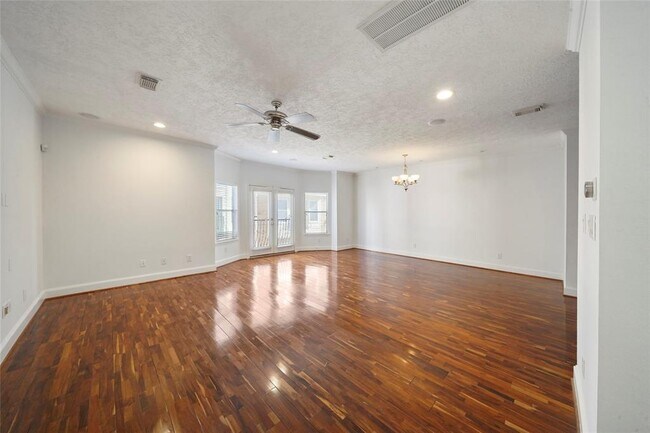 Foto del edificio - 911 W 21st St