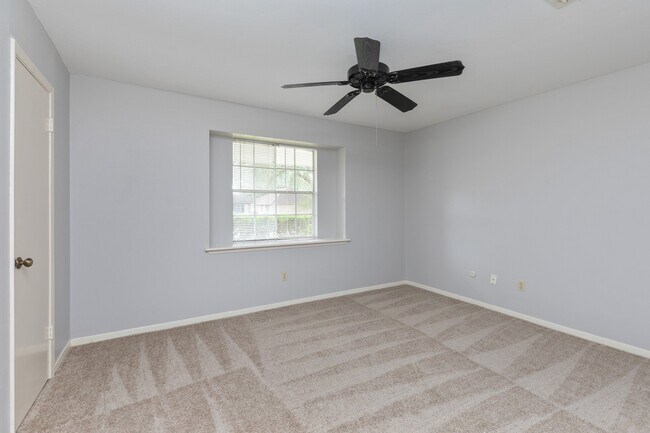 Foto del edificio - 5111 Crystal Bay Dr