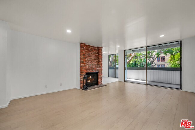 Foto del edificio - 406 N Oakhurst Dr