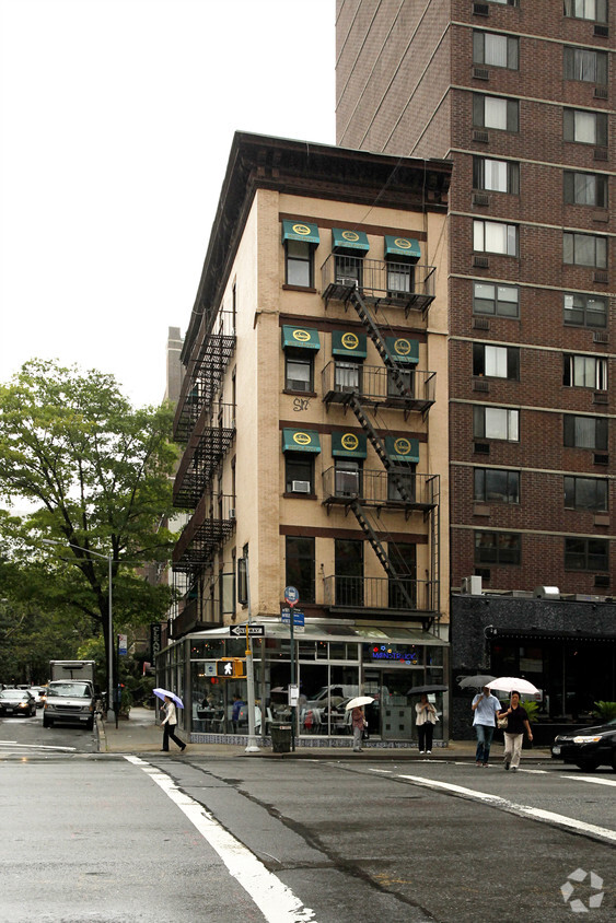 Foto del edificio - 449 Third Ave