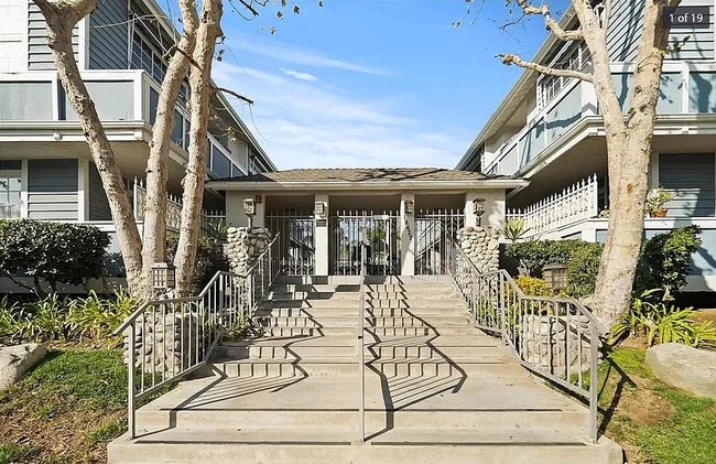 Building Photo - 18427 Vincennes St