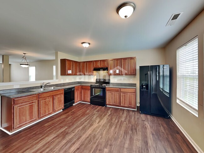Building Photo - 261 Aershire Ct