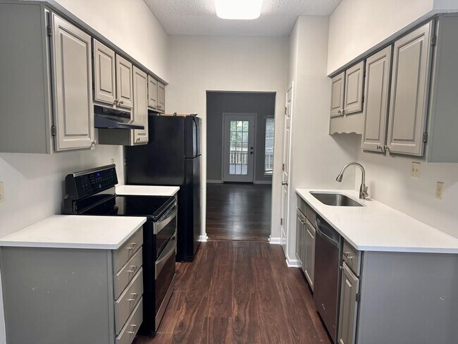 Foto del edificio - 2290 Fairways Ct
