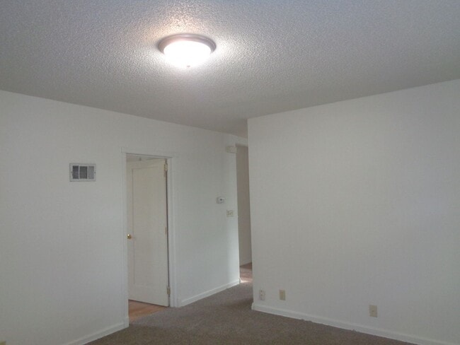 Building Photo - 5613 Baldwin Ave