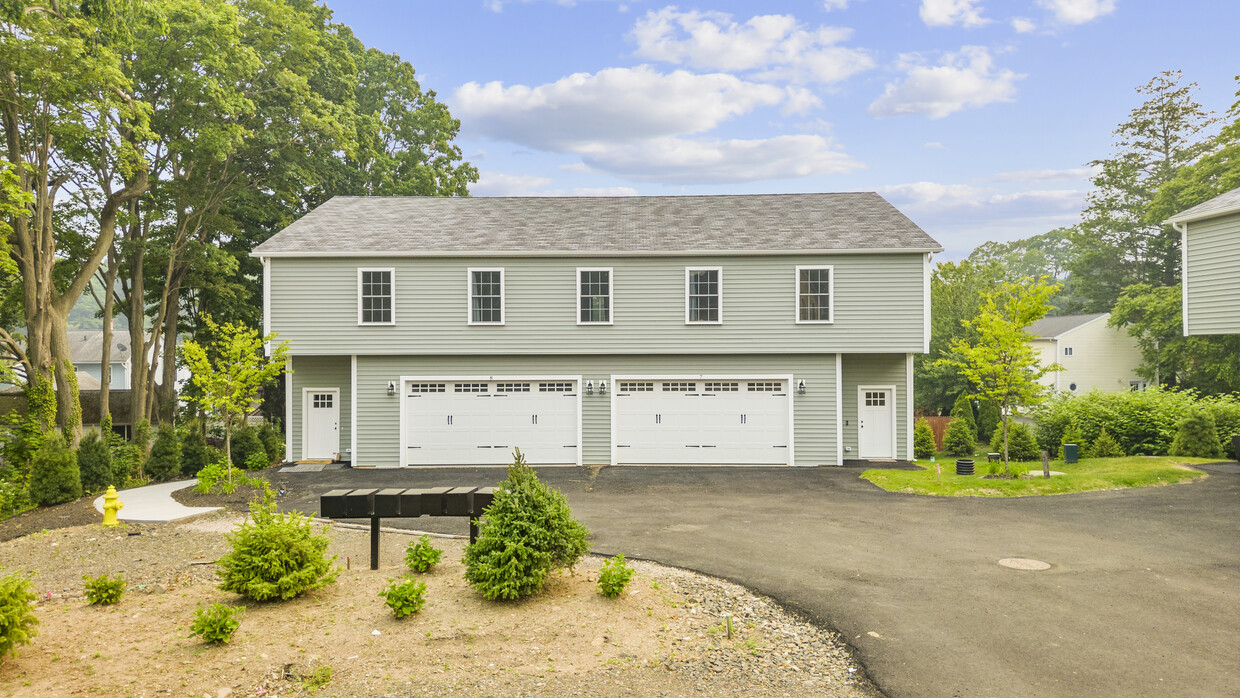 Foto principal - 26 Cherry Hill Rd