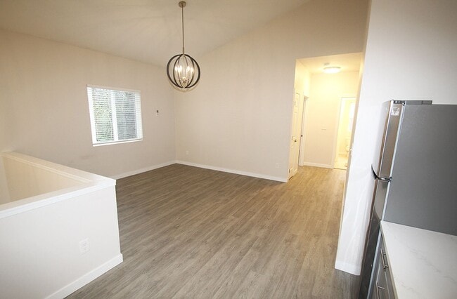 Building Photo - NEWER CONSTRUCTION 8 BEDROOM, 3 BATH HOME ...
