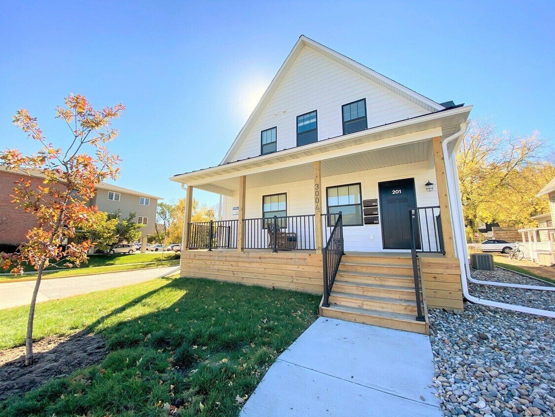 Primary Photo - 3004 West St