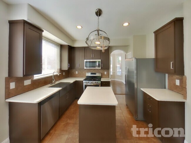 Building Photo - 704 Crockett Dr