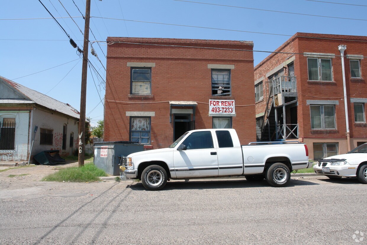 Building Photo - 105 Tays St