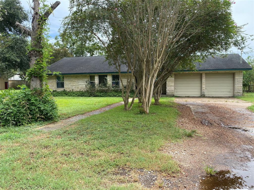 Foto principal - 27015 Austin St