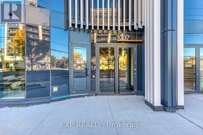 Building Photo - 1037 The Queensway