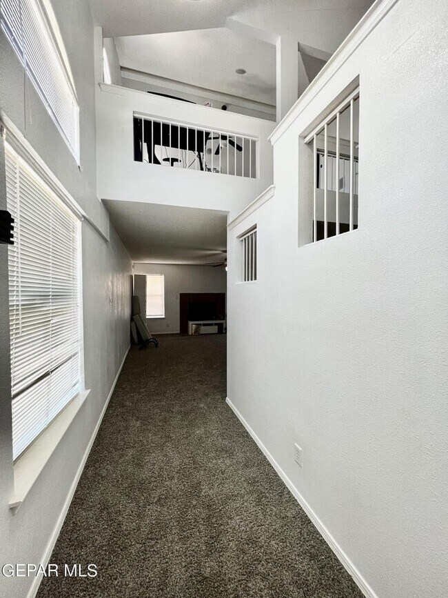 Foto del edificio - 12701 Francisco Paz Dr