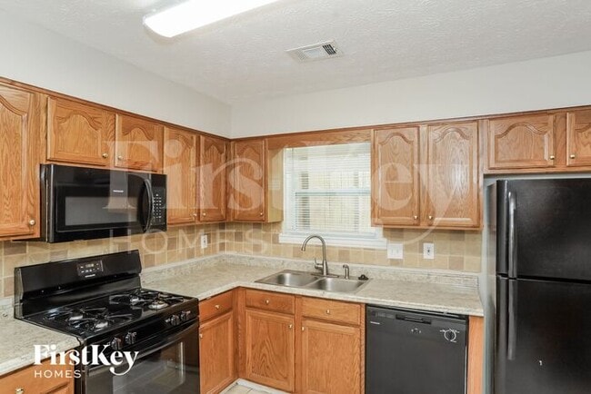 Building Photo - 2425 Stonebridge Ln