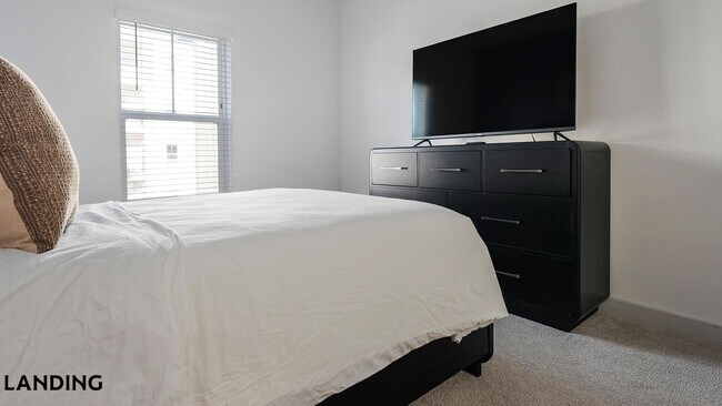 Foto del edificio - 6000 Front St