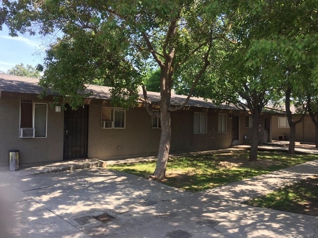 Building Photo - 822 N Bengston Ave